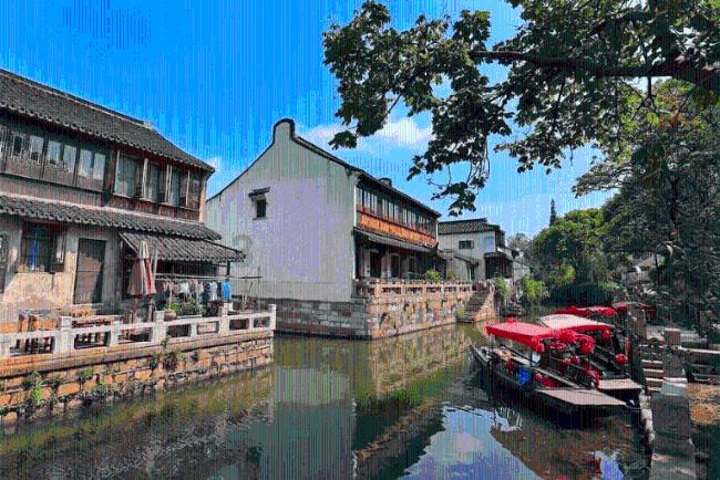 娜扎妆容精致却略显疲累，你觉得她状态怎么样？游戏画面